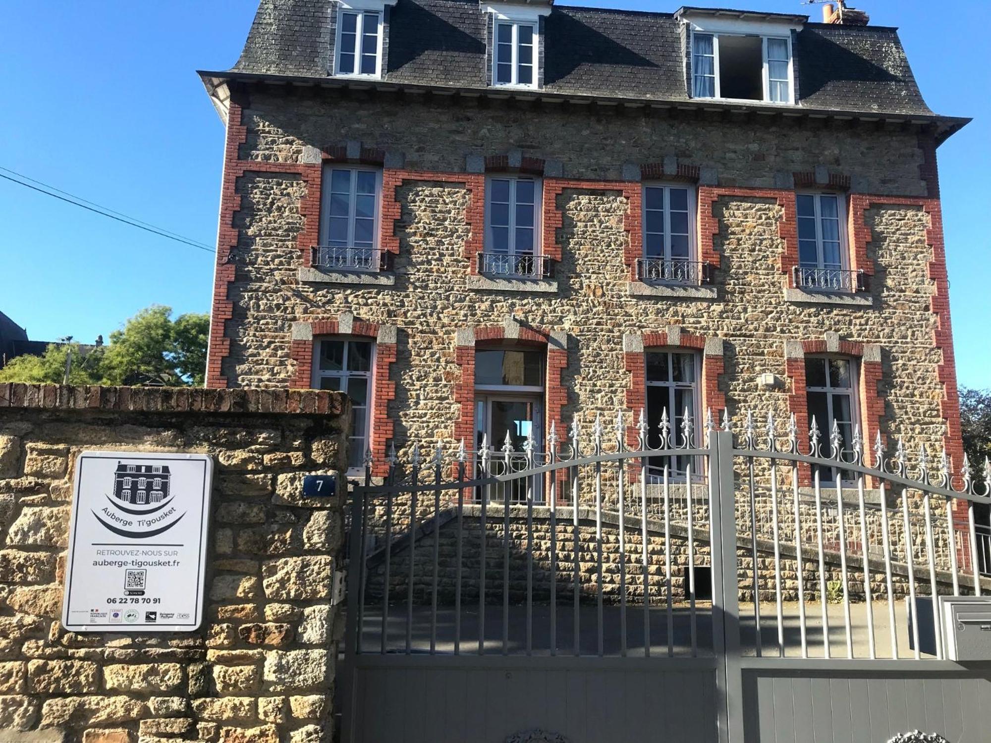 Auberge Ti'Gousket Guingamp Exteriör bild